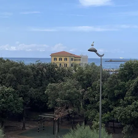 Scoglio Della Regina, Nuovo, Fronte Mare, Vicino Al Porto